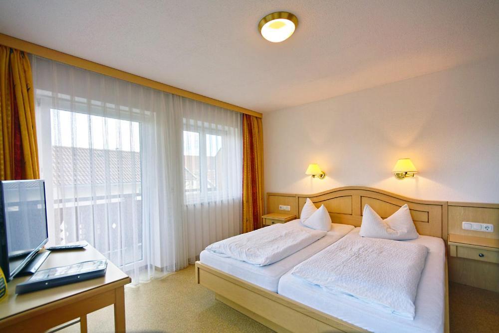 Gasthof "Zum Strauss" Wildsteig Bagian luar foto